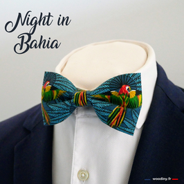 Noeud papillon motif perroquets sur fond bleu "Night in Bahia"