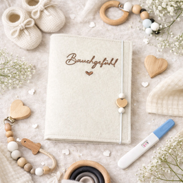 Mutterpasshülle creme Schriftzug Bauchgefühl