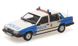Volvo 740 GL Limousine Phase I 1984-1989 "Polis Sweden weiss / blau"