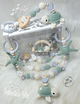 Kinderwagenkette Set "Kleine Häkelschildi" olivegrün (mit oder ohne Namen)