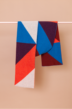 TRIANGLE SCARF RED