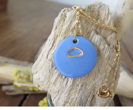 Pendentif bleu et or en porcelaine