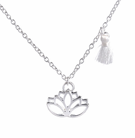 Halskette mit Lotus Anhänger und Tassel