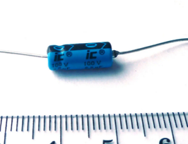 22 µF / 100v pour vibrato ou 6v6