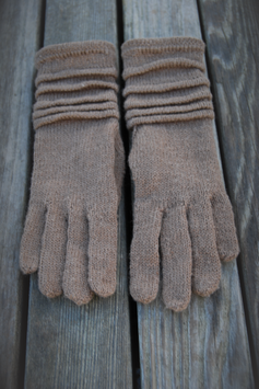 Strickanleitung für Fingerhandschuhe Anemone mit gerüschtem Bündchen