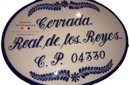 Placa Domiciliaria Realzada Guirnalda Plumeada Azul Ovalada