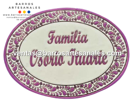 Placa Domiciliaria Realzada Plumeado Morado Ovalada