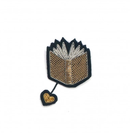Broche à la recherche du livre - Macon et Lesquoy