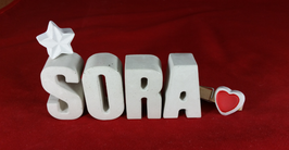 Beton, Steinguss Buchstaben 3D Deko Namen SORA als Geschenk verpackt mit Stern und Herzklammer!