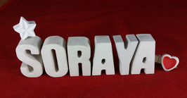 Beton, Steinguss Buchstaben 3D Deko Namen SORAYA als Geschenk verpackt mit Stern und Herzklammer!