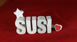 Beton, Steinguss Buchstaben 3D Deko Namen SUSI als Geschenk verpackt mit Stern und Herzklammer!