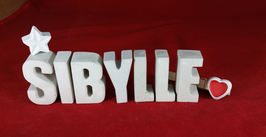 Beton, Steinguss Buchstaben 3D Deko Namen SIBYLLE als Geschenk verpackt mit Stern und Herzklammer!
