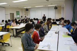 挨拶する住尾会長