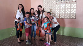 En colaboración con la Universidad de Costa Rica, el grupo de cuerdas 'Arcadas' compartió con gran cantidad de público, sobre todo niños que se acercaron a conocer los instrumentos musicales.