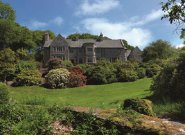 Herrenhaus mit üppigem Garten