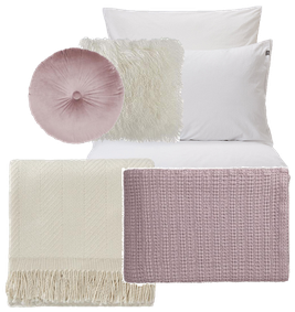 Weisse Bettwäsche, rosa rundes Samtkissen, wollweisse Decke, rosa Überwurf