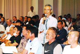 陸自配備計画をめぐって活発な質疑応答があった防衛省の住民説明会=24日夜、市健康福祉センター