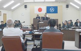 竹富町3月議会定例会が開かれた=9日、同議場