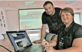 Le 7 e vice-président de la comcom Sud Alsace-Largue, Vincent Gassmann, aux côtés de Marie-Blanche Bory, responsable du pôle communication, présentent le nouveau site web de la collectivité