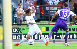 Neuzugang Masaya Okugawa gegen den Ex Storch Tim Danneberg. Fotos: pin