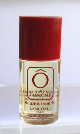 Ô DE LANCÔME : ANCIENNE MINIATURE Ô : PREMIERE PRESENTA TION SUIVIE DE NOMBREUX MODELES AVEC BOUCHON CAPOT DE  COULEUR DIFFERENTE - SANS BOÎTE- ICI BOUCHON PLASTIQUE ROUGE