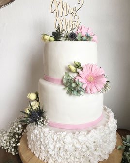 Torte mit Ruffleflowers