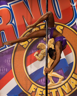 Jazzy Alix au PCS Pole Open at the Arnold, 2016 (crédit photo: Nina Reed)