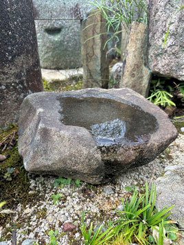 巨大　縁先手水鉢　立鉢　つくばい　夏目 立手水鉢③ 天然石　国産 水鉢 - すみ商