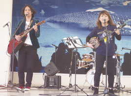 「美ら島フェスティバル」での音楽ライブ=18日午後、東京都豊島区
