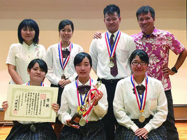 「美ら天使」のプレゼンで美島商娘が優秀賞となった=8日、県立教育センター(提供写真)