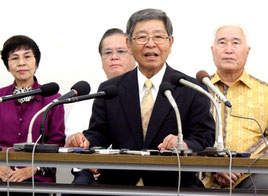 衆院選で沖縄4区からの出馬を表明する仲里利信氏=22日