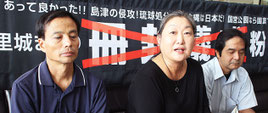 左から、公正と信義を取り戻す市民の会の上原さん、田野代表、中山さん=30日午後、県庁
