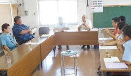 石垣市議会の新庁舎建設に関する調査特別委員会が開かれた=24日午前、市役所