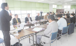 新庁舎建設基本計画策定委員会の第3回会合が開かれた=30日、市港湾ターミナル