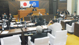 市議会3月定例会の最終本会議が開かれた=16日午前、議場