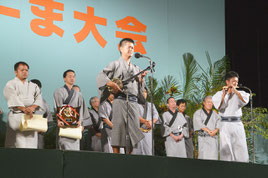 最優秀賞に前津伸弥さんが輝いた=25日夜、新栄公園