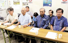 辺野古新基地建設中止を求める八重山の会が記者会見を開いた=6日、八重山地区労事務所