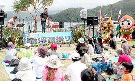 大勢の観客でにぎわった「船浮音祭り」(18日)
