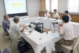 ICT利活用検討委員会が行われ、実証事業の報告、質疑や意見交換が行われた=15日午後、サザンプラザ海邦(那覇市)