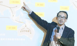 「日本人はどこから来たか」を説明する海部陽介氏=22日午後、健康福祉センター