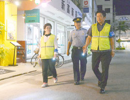 8月21日には青少年育成ボランティア一斉夜間街頭指導が行われた(資料写真)