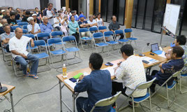 温泉と温浴施設に関する住民説明会が開かれた=10日夜、まちなみ館