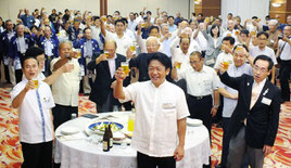 ゆかりのまち・親善・友好都市交流会に5市町と石垣市合わせて120人が出席、親睦を図った=1日夕、南の美ら花ホテルミヤヒラ
