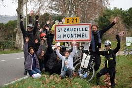 Le peloton d'arrivée, retour au village!