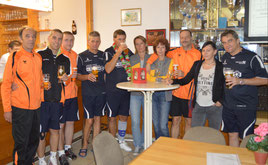 SLH mit den Fans beim Feiern. Da halten alle zusammen auch nach Niederlagen. Danke
