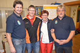 Schiedsrichter und PC-Administrator gratulieren DOBNIK Josefine zu 510 Kegel