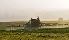 Feld Ackerbau landwirtschaftliche Maschine Sprühnebel