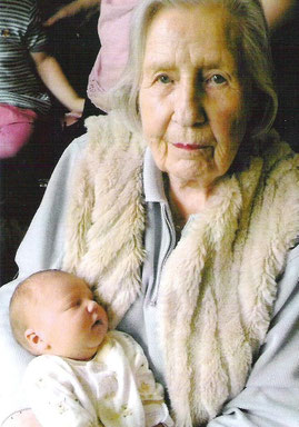 Sigrun von Unwerth/Dreschel  2009 mit Enkelin Bilkis Weddigen