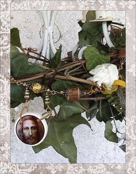 christian faith garland, christmas, white roses, rosewood, chandelier crystals, gold plated beads- and wire, Jesus Medaillons
