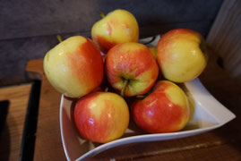 Apfel-Butterkuchen mit Mandeln und Zucker | Blechkuchen